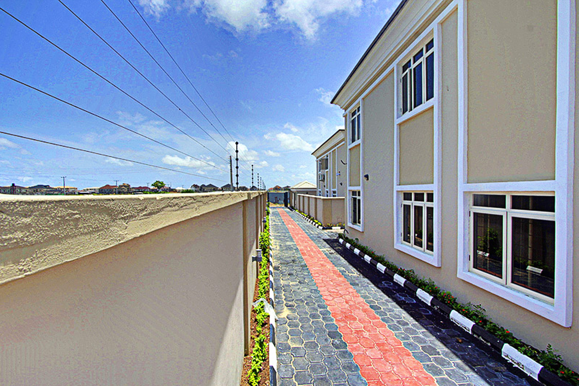 side-building Mutual Alfa Court Costain